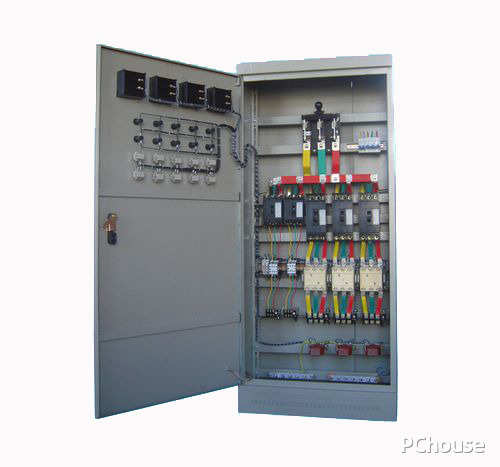 和辅助设备组装在封闭或半封闭的金属柜总或屏幅上,构成低压配电装置