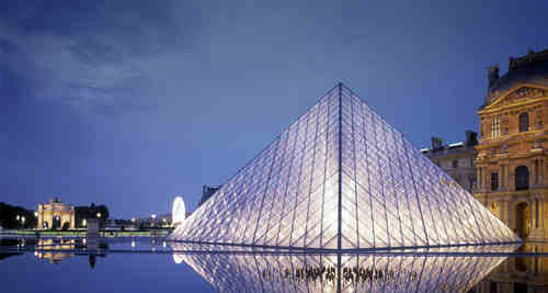 贝聿铭作品:法国巴黎卢浮宫金字塔